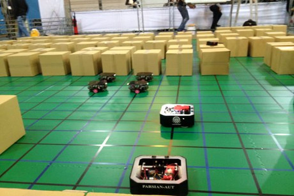 رقابت ۵۰ تیم در اولین دوره مسابقات رباتیک دانشگاه‌های آزاد کشور