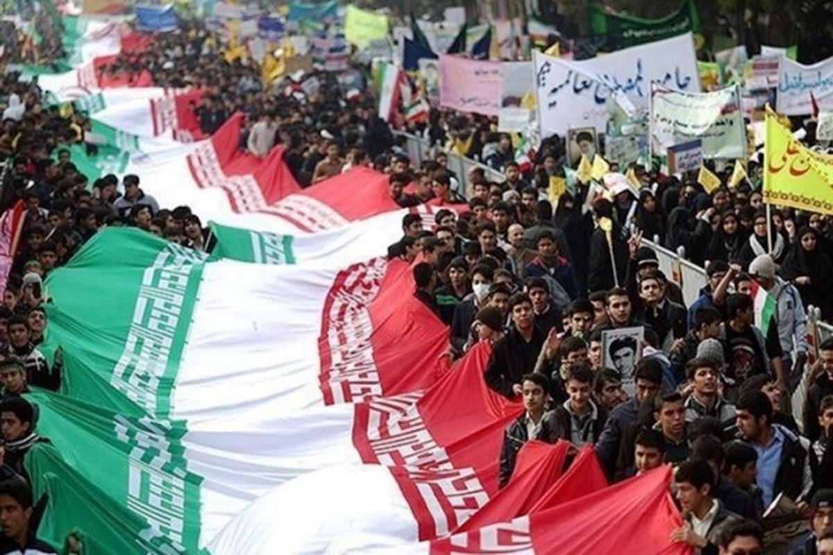 حضور استاندار قزوین در راهپیمایی ۱۳آبان