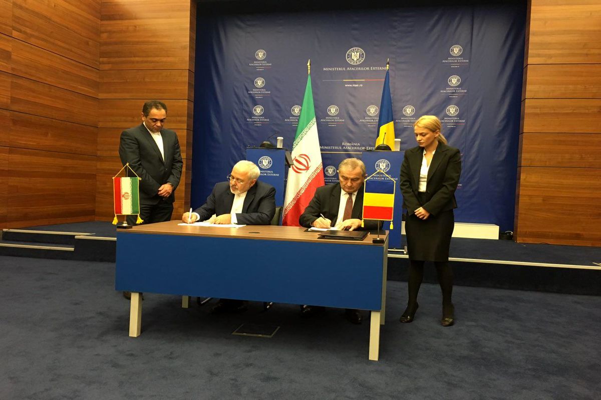 امضای تفاهمنامه رایزنی سیاسی و لغو روادید میان ایران و رومانی