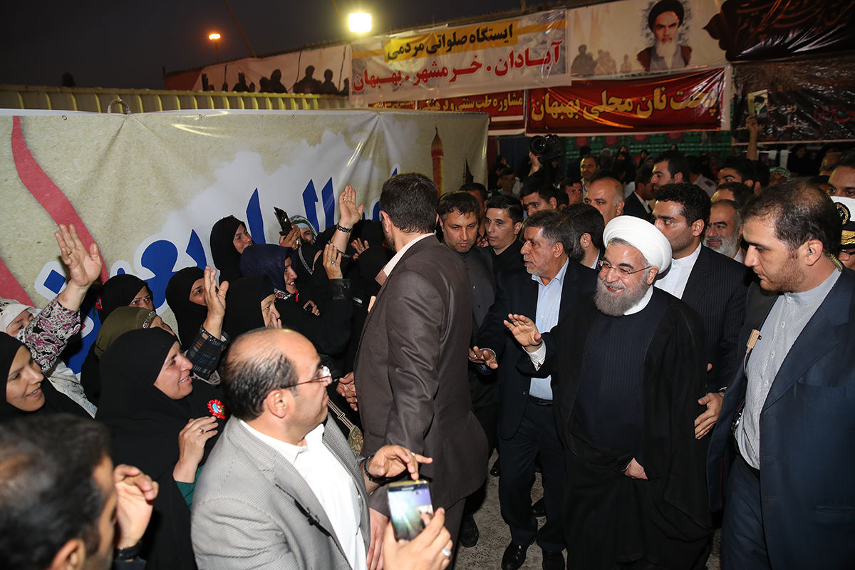 دکتر روحانی زائران حسینی را بدرقه کرد