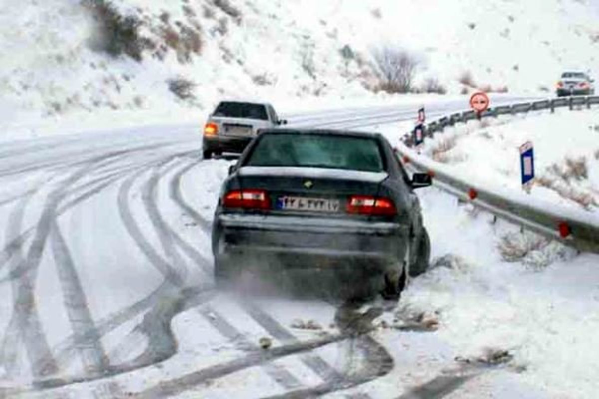 بارش برف در جاده های شمالی/ترافیک سنگین در محور مهران-ایلام