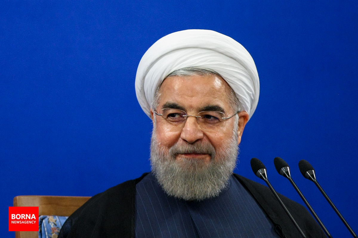 دیدار کوتاه قدترین ایرانی با رییس جمهوری در خمین