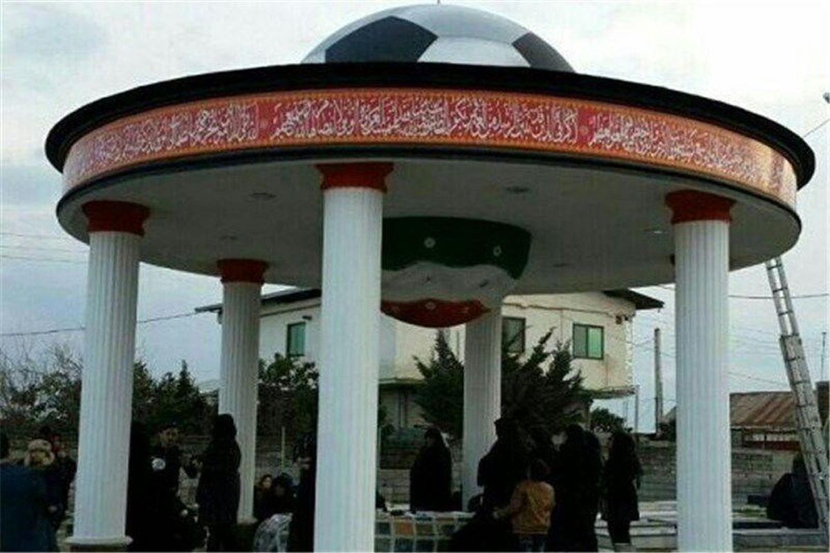 سرمربی و کاپیتان آبی‌پوشان بر سر مزار نوروزی