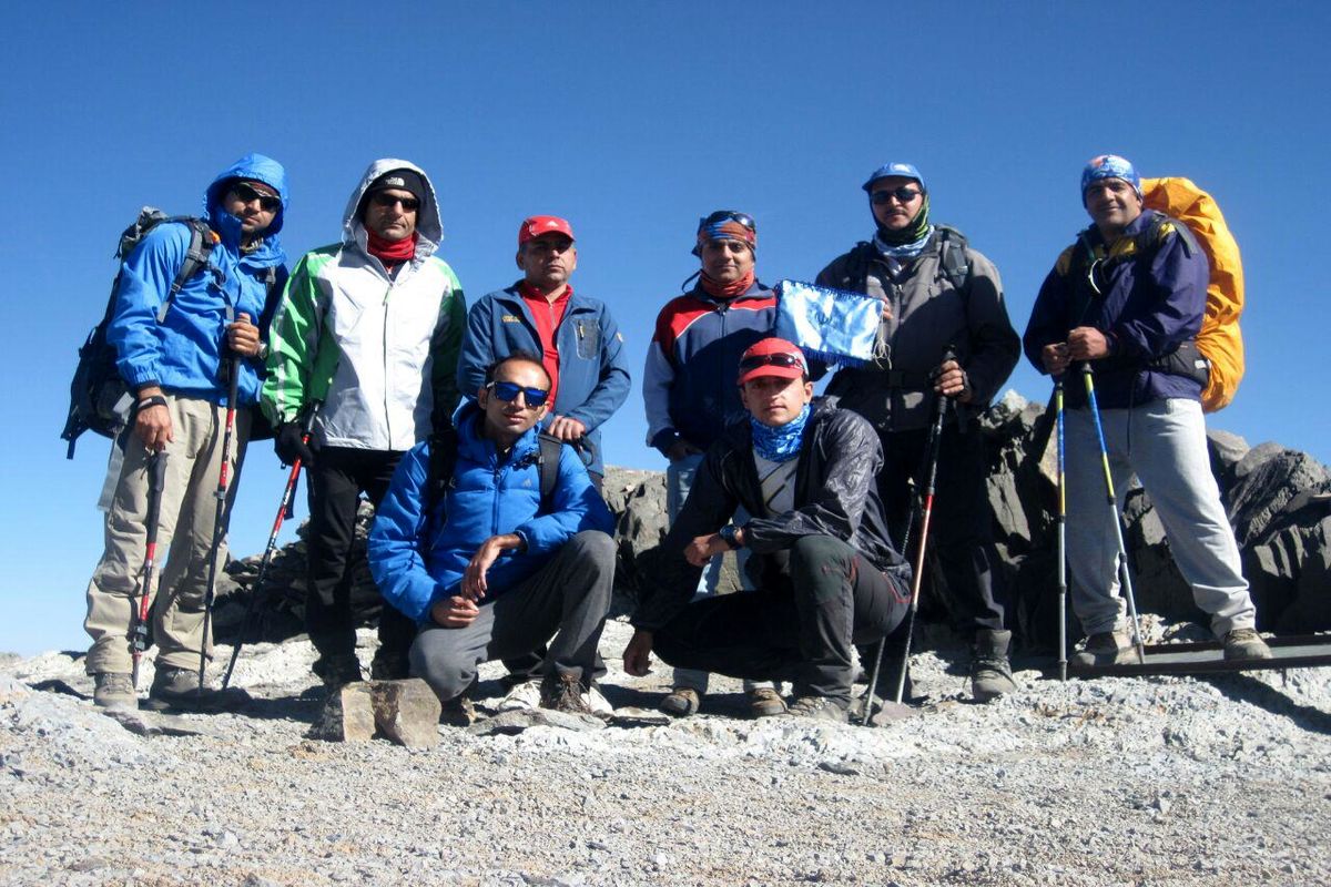 صعود کوهنوردان کرمانی به قله هزار
