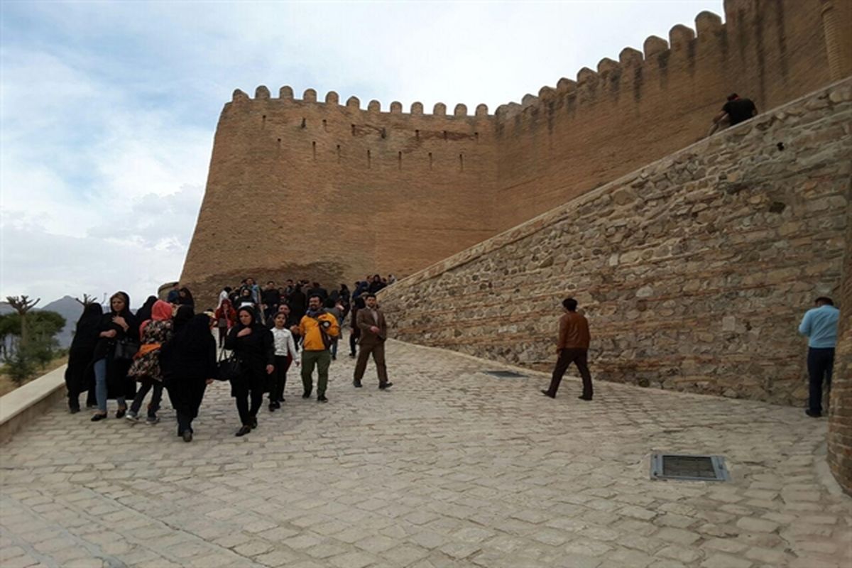 جوابیه معاونت میراث فرهنگی لرستان در پاسخ به خبر نم زدگی دیوار قلعه فلک الافلاک