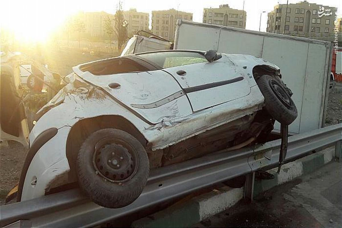 برخورد شدید دو دستگاه خودرو سواری در جنوب تهران