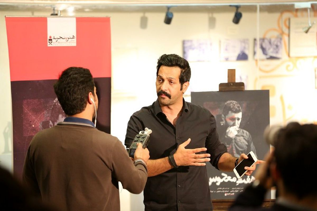 دست به عصا در سینما حرکت کردم/