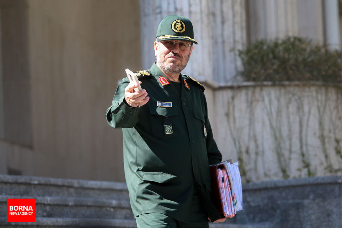 وزیر دفاع جمهوری آذربایجان وارد تهران شد