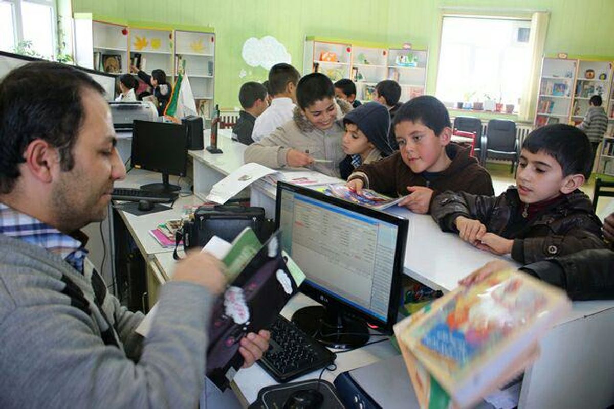 رشد ۳۵ درصدی آمار امانت کتاب در آذربایجان‌غربی