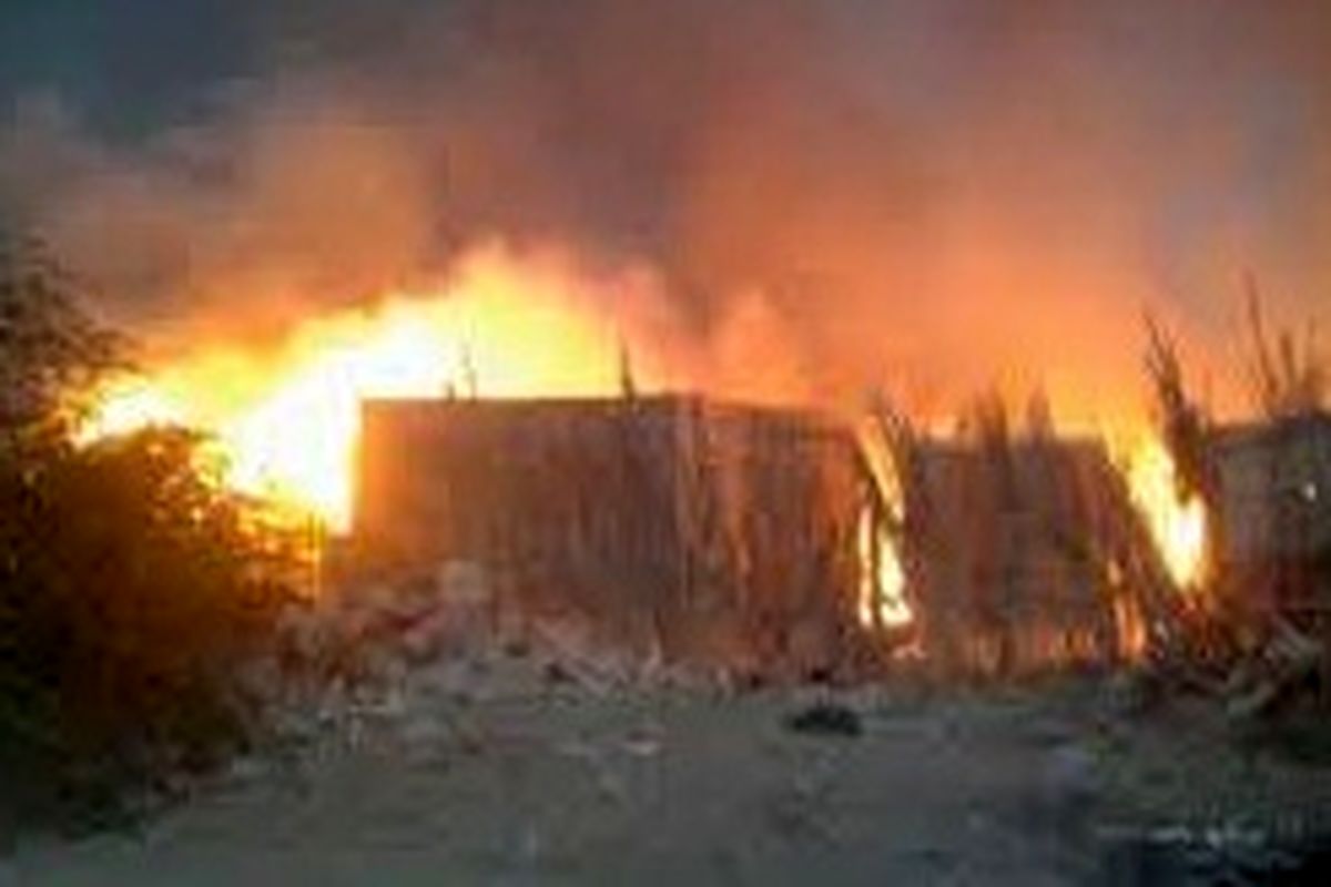 ۴۰ خانه‌کپری در روستای کد دپ در آتش‌سوخت