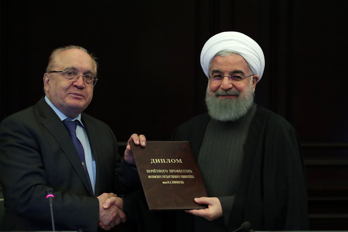 دکترای افتخاری دانشگاه دولتی مسکو به روحانی اعطا شد