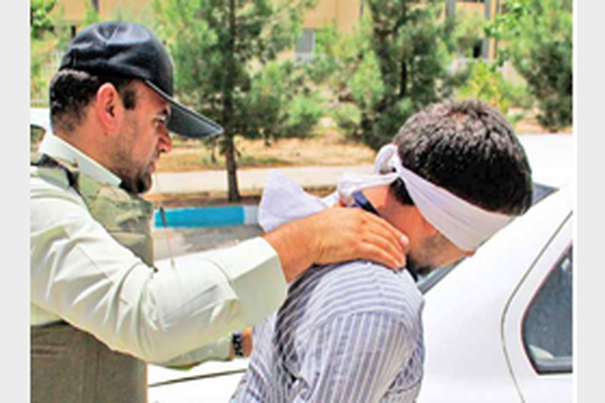 دستگیری سارق لوازم خودرو در لباس رفتگر شهرداری
