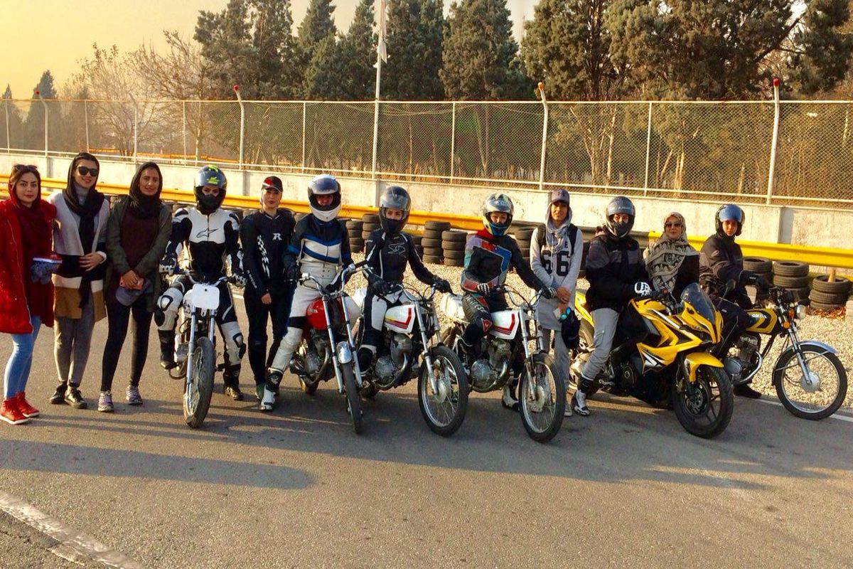 تمرینات موتور ریس بانوان به طور رسمی در پیست آزادی تهران آغاز شد