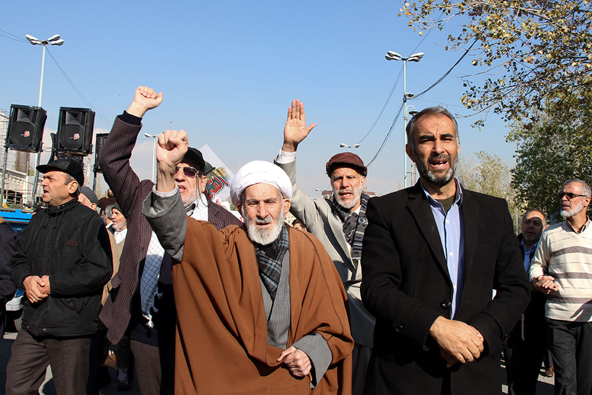 راهپیمایی مردم زنجان در محکومیت تجمع‌های خیابانی