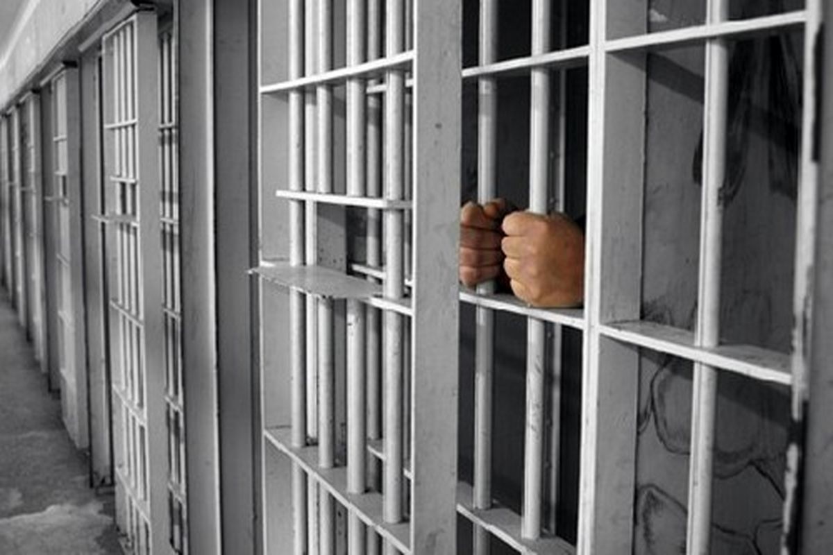 «سینا قنبری» در زندان اوین خود را حلق آویز کرده است