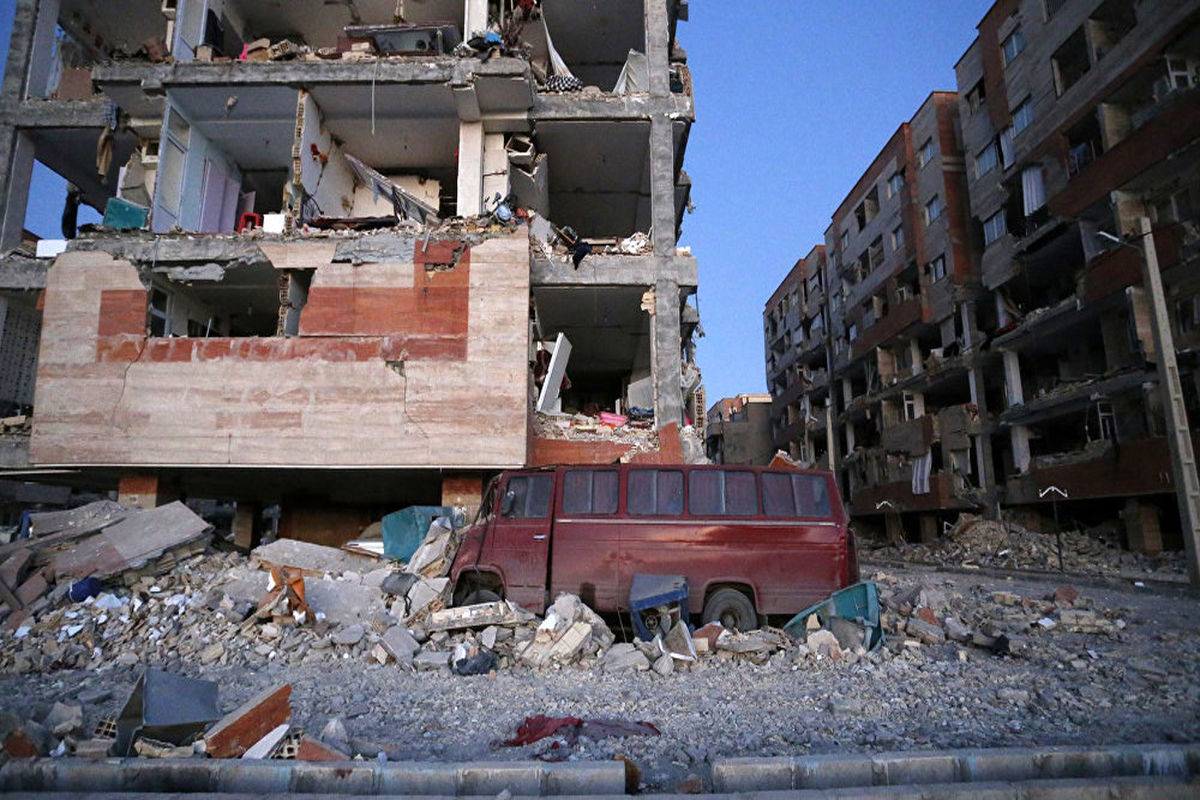 خدمات تیم های درمانی در مناطق زلزله زده کرمانشاه در حد بیمارستان شهری است