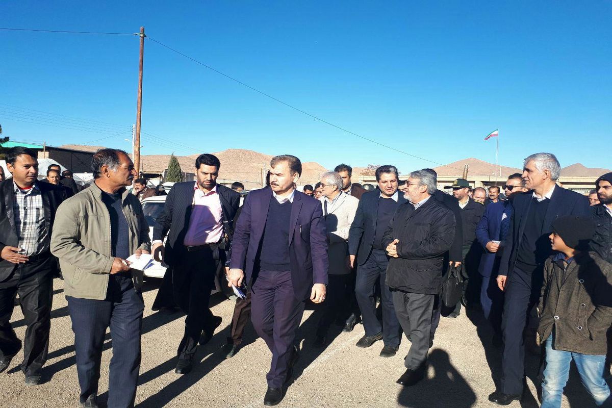 وزیر کشور از مناطق زلزله‌زده کرمان بازدید کرد