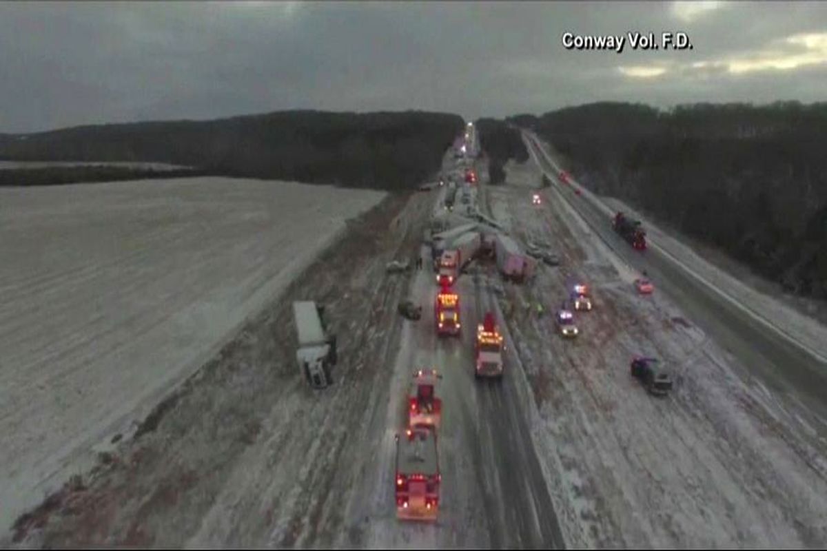 تصادف مرگبار ۳۰ خودرو در برف و بوران