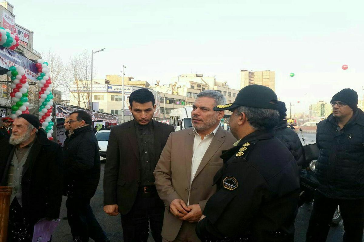حضور رئیس پلیس پیشگیری ناجا در مسیر راهپیمایی ۲۲ بهمن