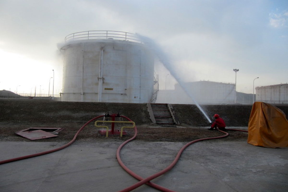 برگزاری مانور آتش سوزی مخزن در مرکز انتقال نفت بندرعباس
