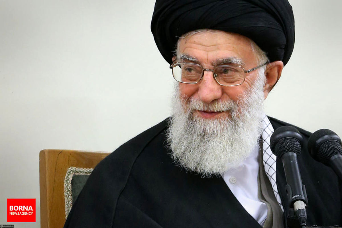رهبری در منزل یکی از شهدای اغتشاشات اخیر تهران حضور یافتند