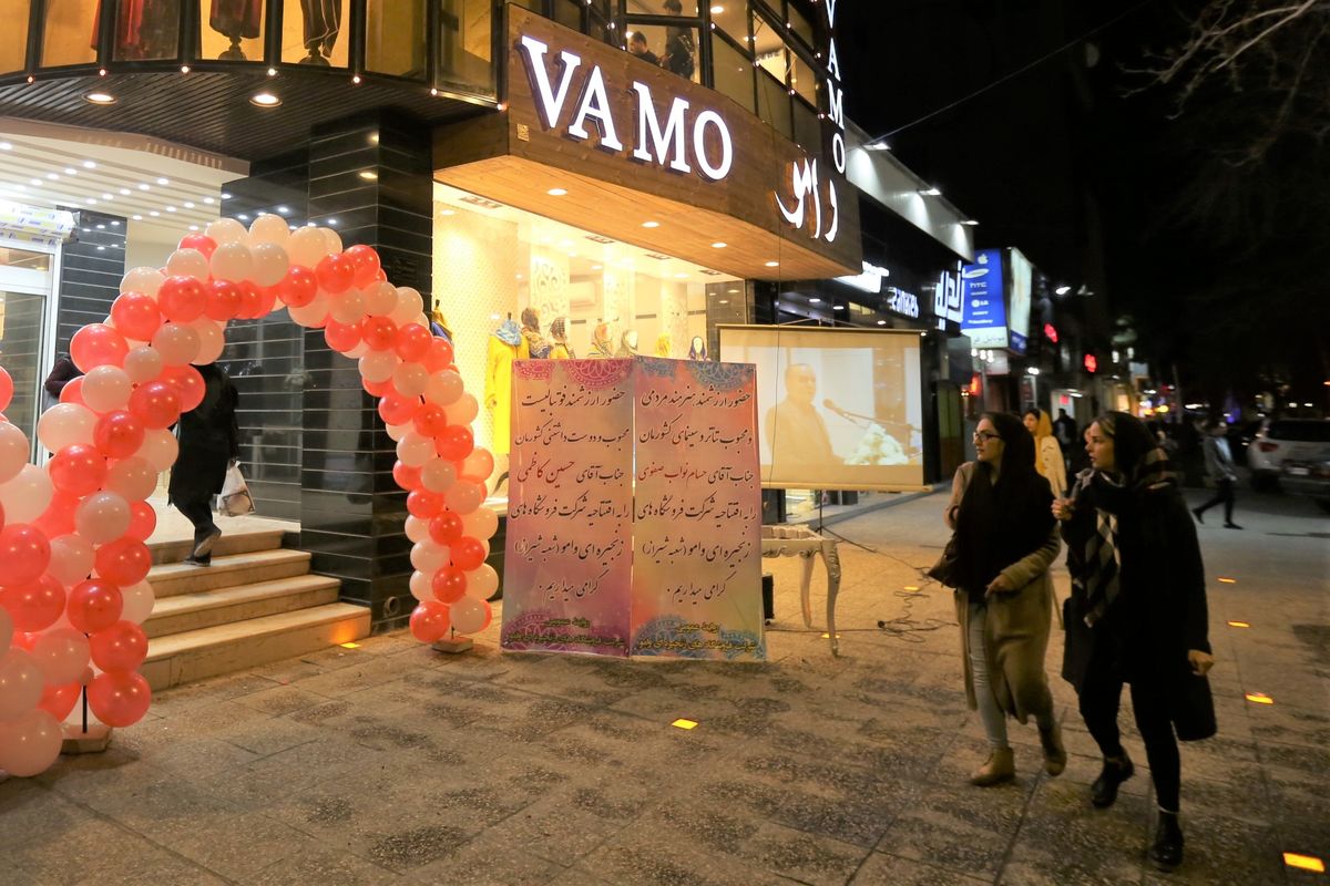 افتتاح اولین فروشگاه زنجیره ای پوشاک در شیراز با محوریت ارائه محصولات داخلی / وامو به دنبال اشتغالزایی است