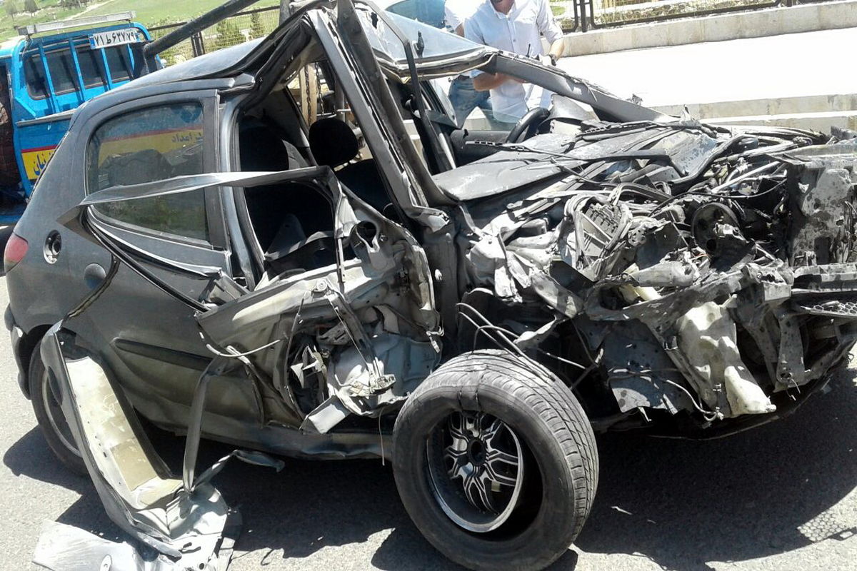 تصادف خودروی پژو ۲۰۶ و کامیون در جاده باراجین قزوین