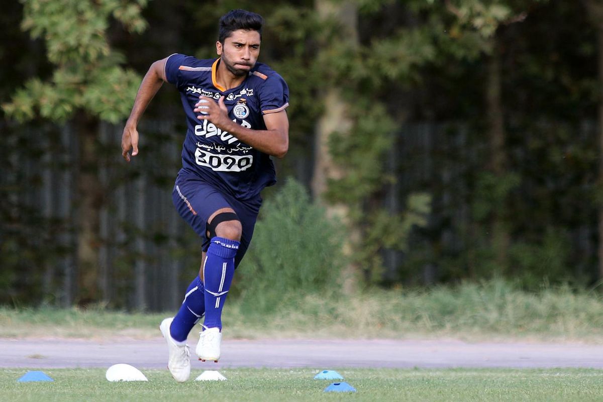 سپاهان به دنبال جذب هافبک استقلال!