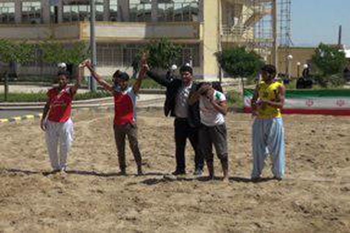 برگزاری جشنواره ورزشهای ساحلی در دانشگاه پیام نور زاهدان