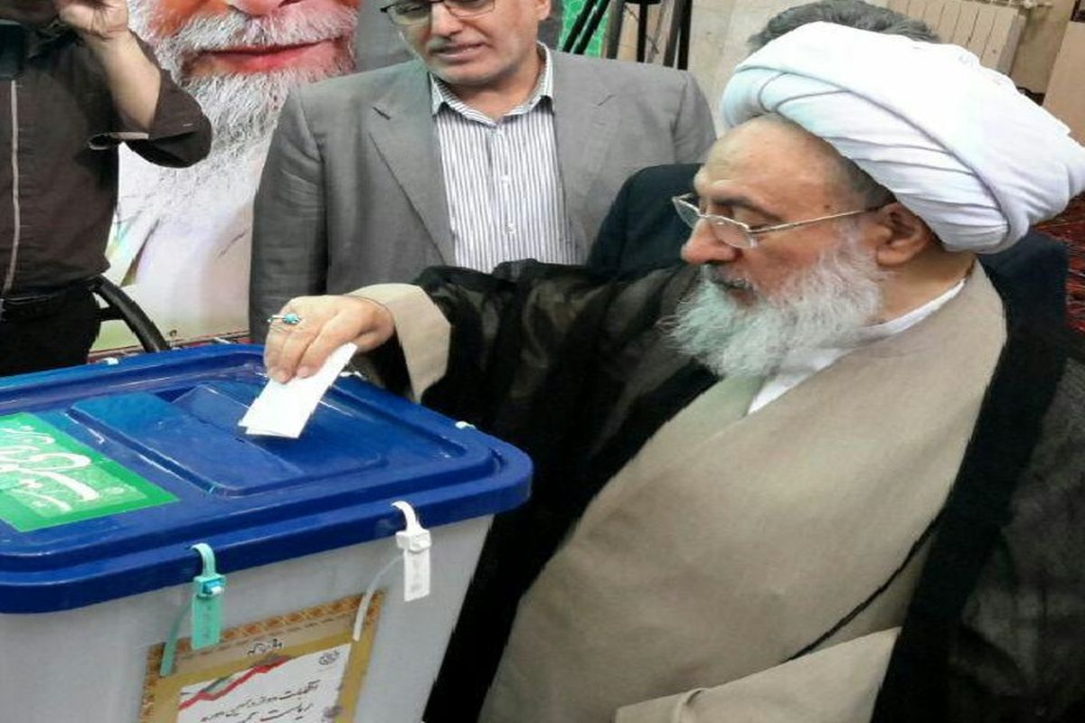 امام جمعه تبریز: مردم درپای صندوق های رای در سرنوشت خود سهیم می شوند