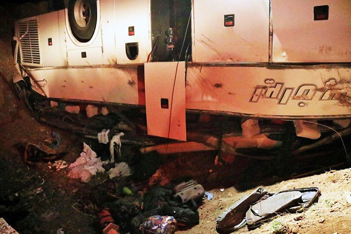 واژگونی مرگبار اتوبوس مسافربری در جاده زابل به زاهدان