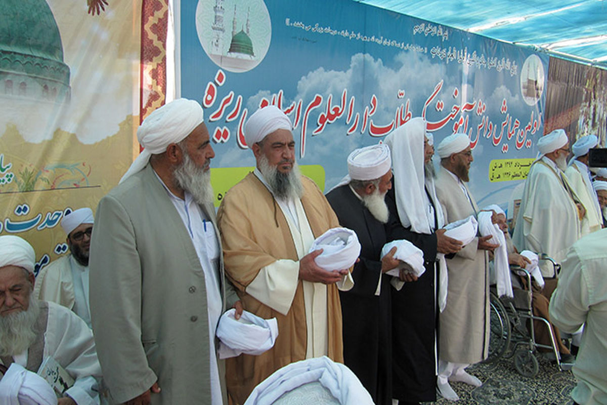 برگزاری مراسم فارغ التحصیلی طلاب حوزه علمیه دارالعلوم