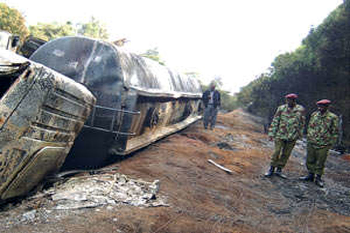 ۲۷ کشته در واژگونی تانکر سوخت