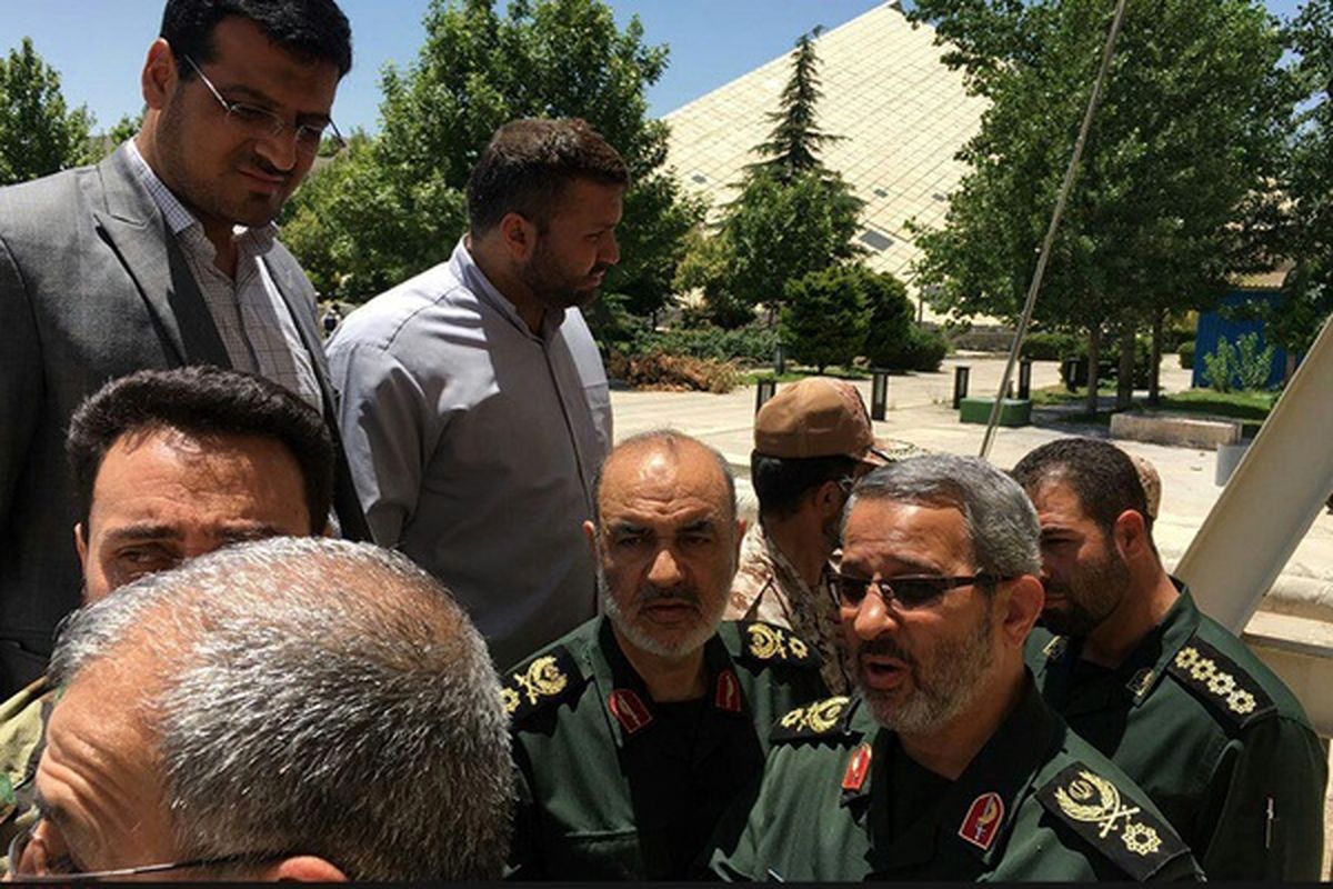 فرماندهان سپاه وارد محوطه مجلس شدند