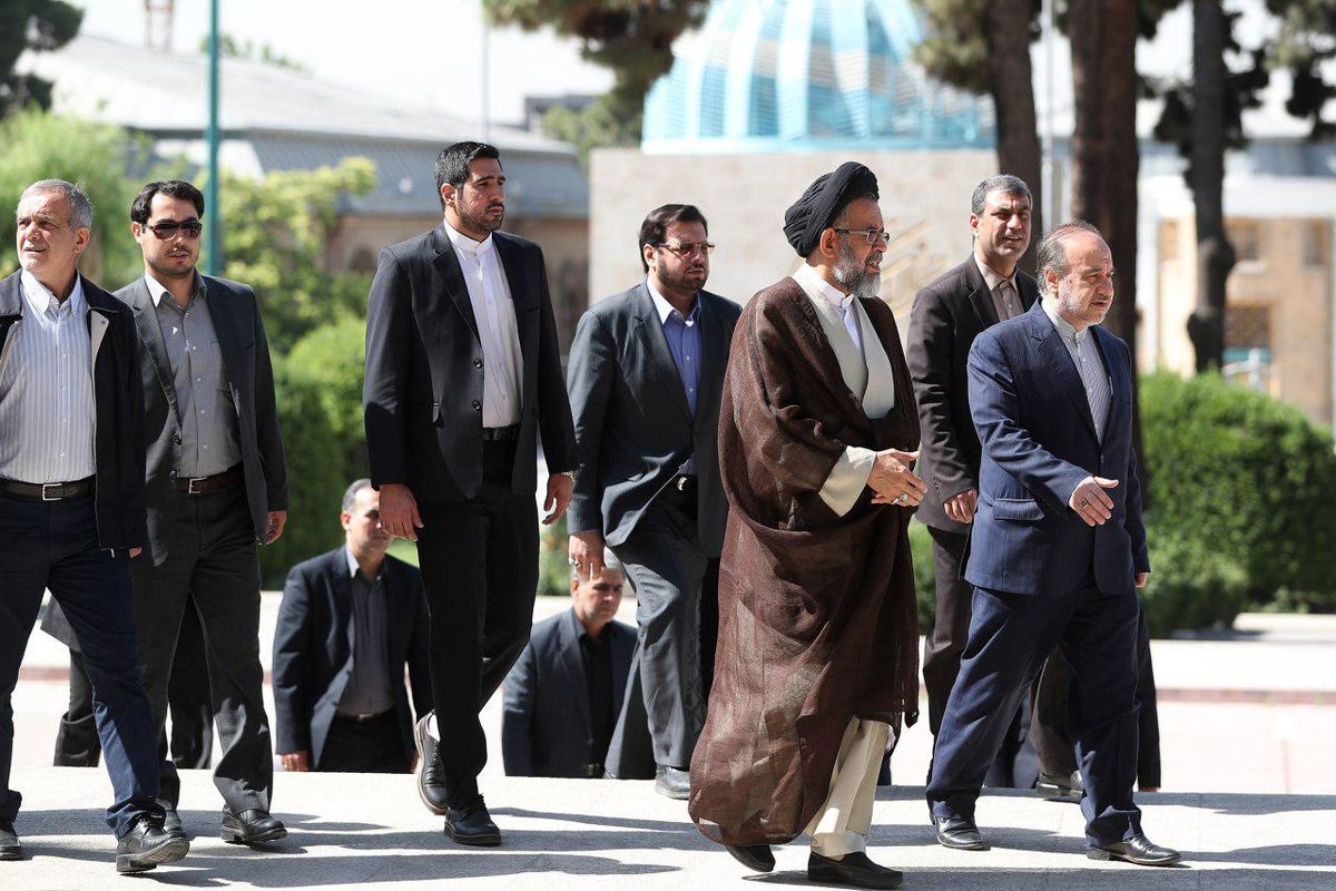 سلطانی‌فر در مراسم تشییع شهدای تروریستی تهران حضور یافت