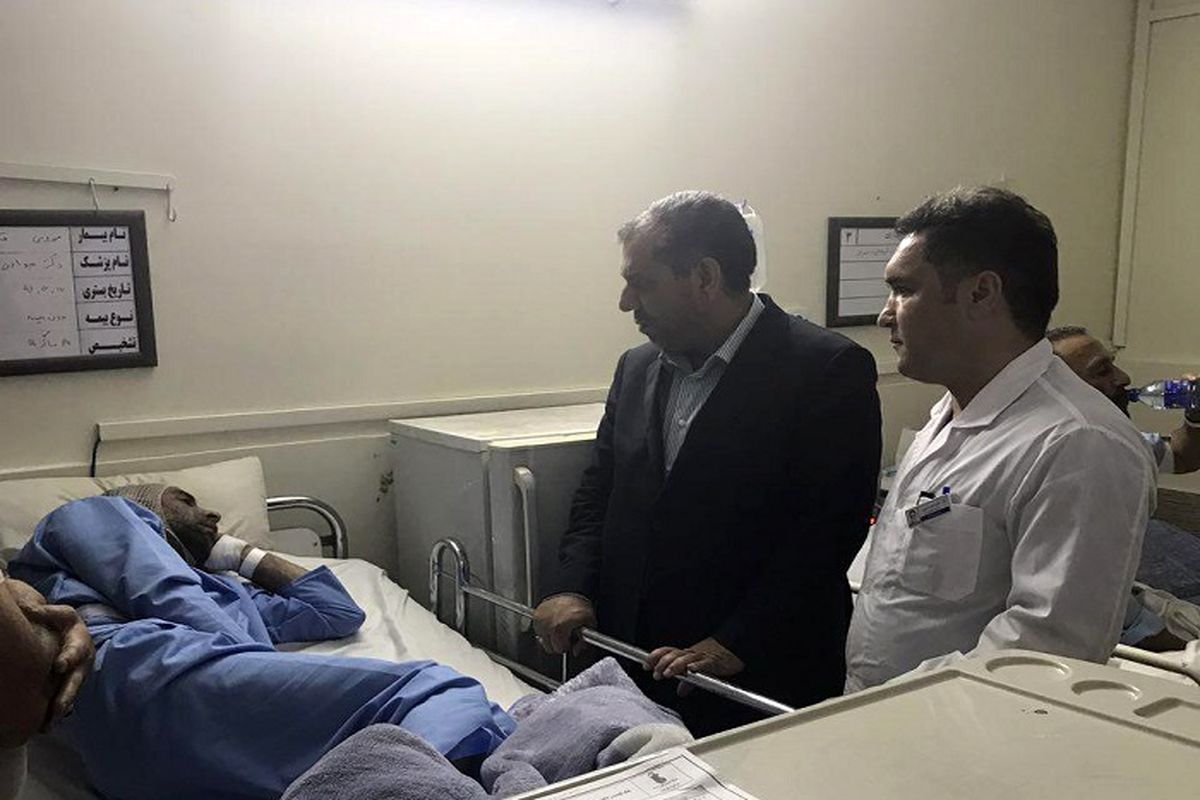 فرماندار ری از روند درمان مجروحان حادثه تروریستی حرم امام خمینی(ره) بازدید کرد