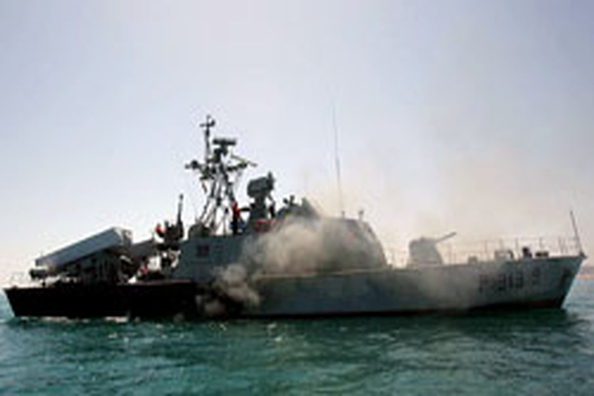 تعقیب ناوهای آمریکایی از سوی نیروی دریایی ایران در تنگه هرمز