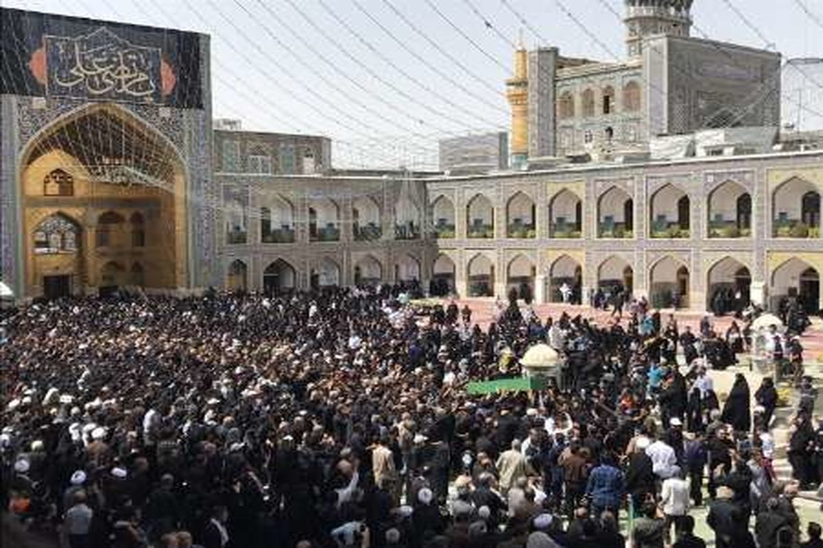 تشییع پیکر دو تن از شهدای حرم