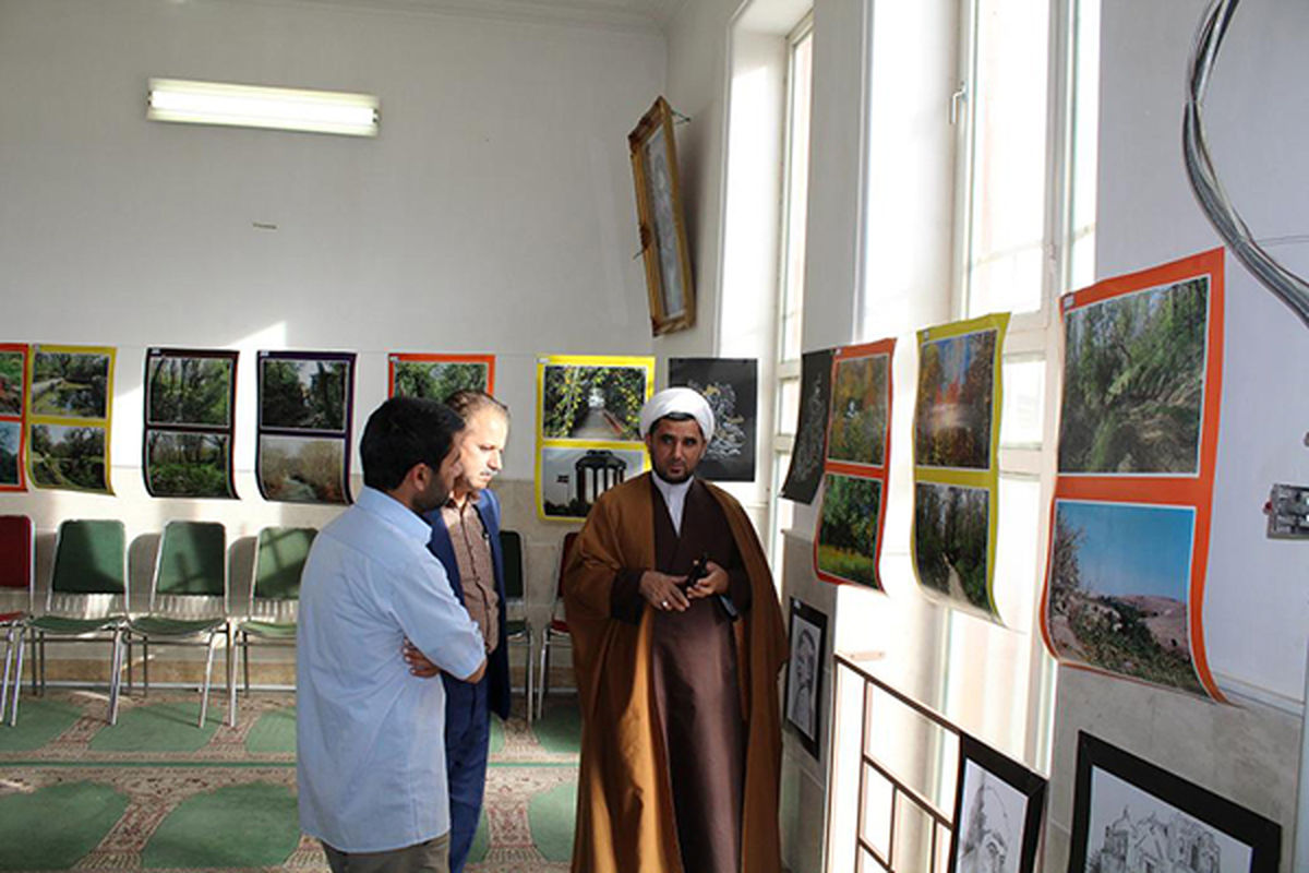 نمایشگاه عکس باموضوع آسیبهای اجتماعی و گرامیداشت سوم خرداد درشهرستان کمیجان افتتاح شد