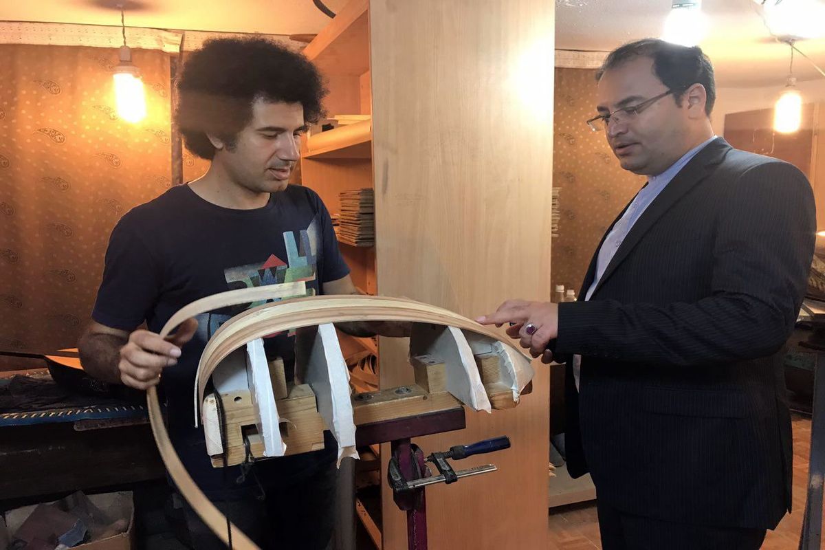 عود سازی یکی از هنرهای اصیل،بومی و شناسه فرهنگی و هنری جزیره قشم است