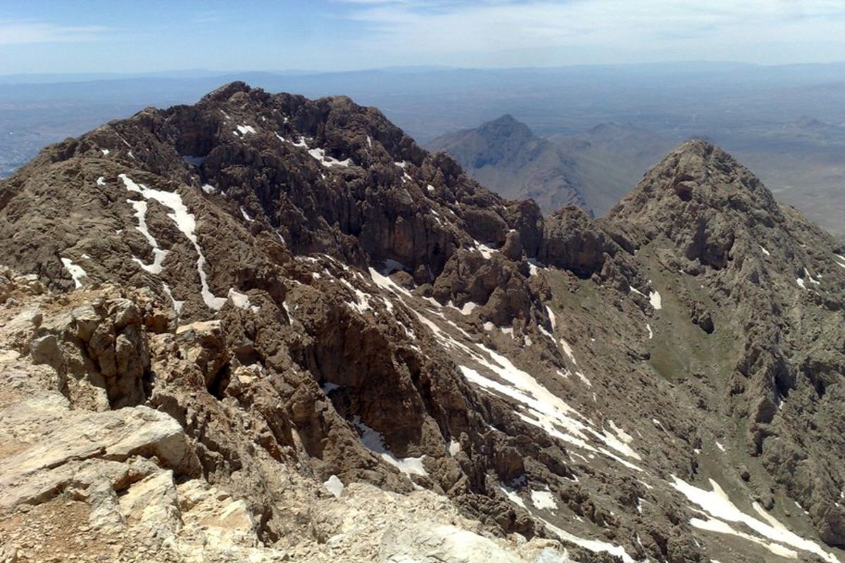 صعود بانوان کوهنورد ایوانی به قله ۳۴۹۰ متری حوی خانی شاهو