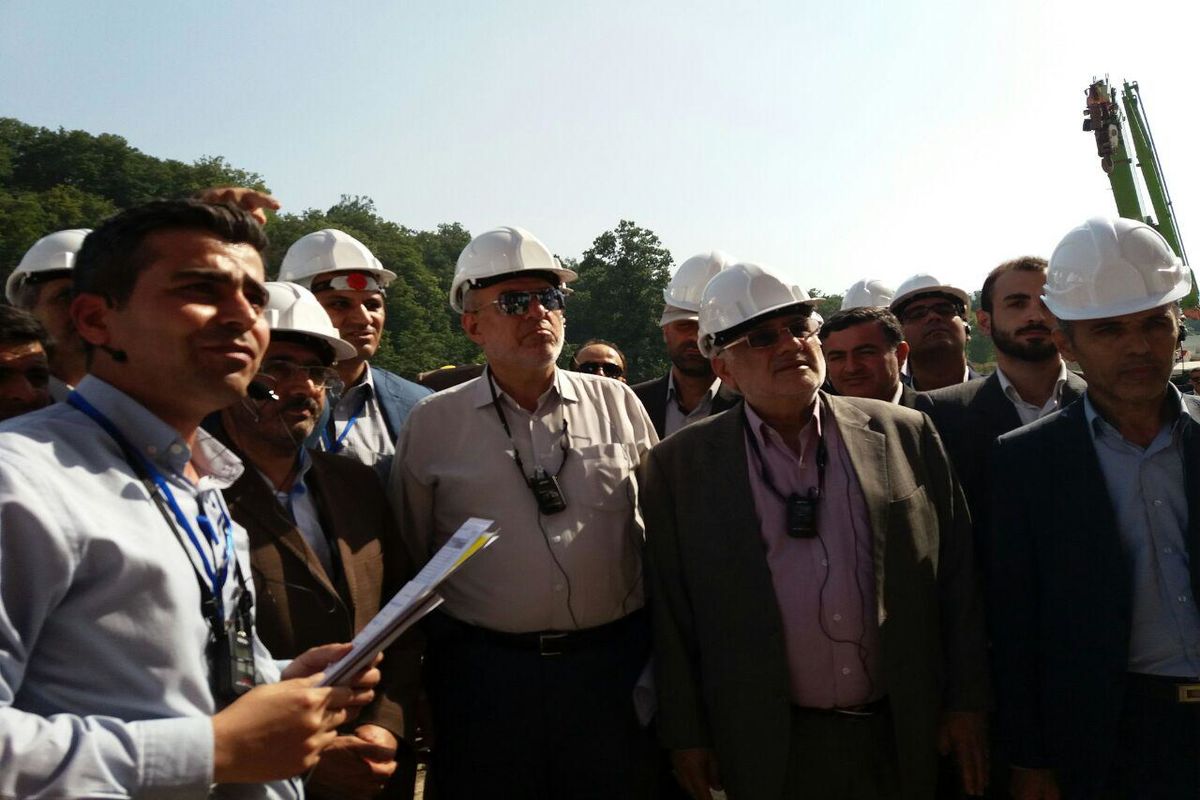 بازدید وزیر نیرو از نیروگاه ۴۶۰ مگاواتی غرب مازندران