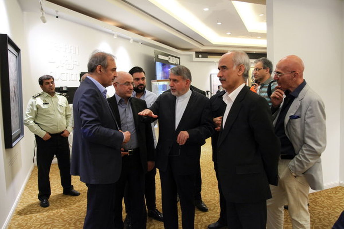 حضور وزیر ارشاد در نمایشگاه حراج تهران/ گلستان و نامی حراج را تحلیل کردند