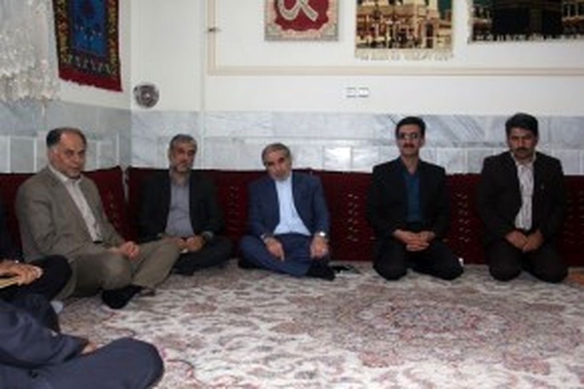 استاندار سیستان وبلوچستان با خانواده معظم شهدا وایثارگران دیدار کرد