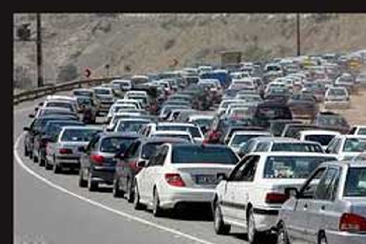 ترافیک سنگین در محورهای هراز وفیروزکوه/تصادف زنجیره‌ای ۵ خودرو در محور فیروزکوه
