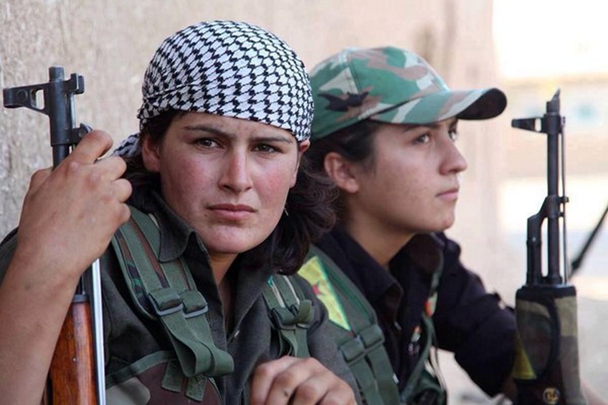 خطر از بیخ گوش بانوی تک‌تیرانداز گذشت/ ببینید