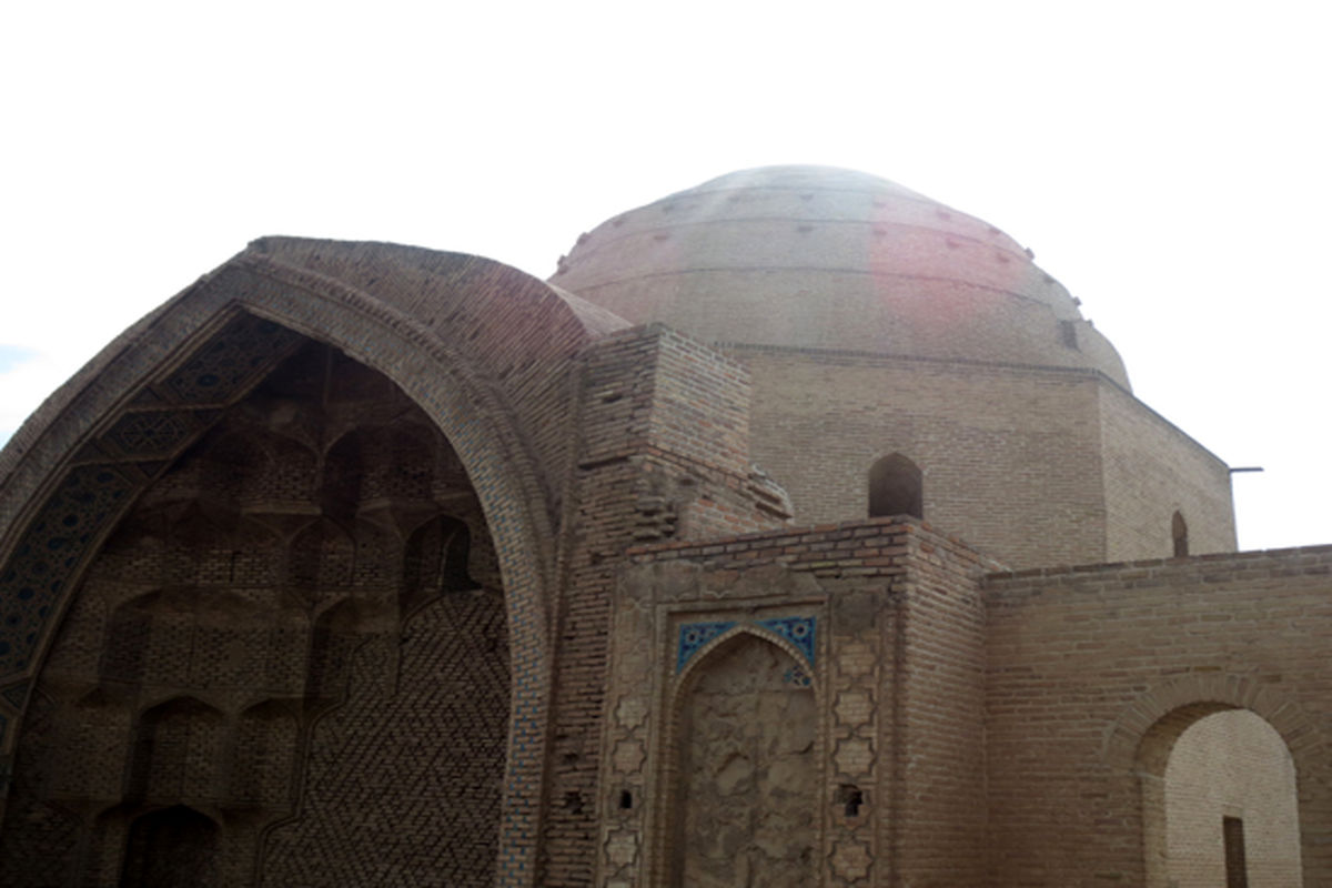 پایان سامان‌دهی محوطه بیرونی مسجد جامع ۷۰۰ساله فرومد