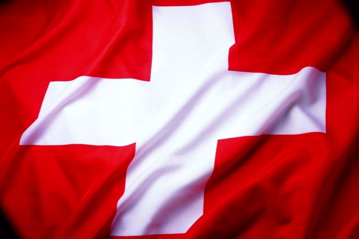 پلیس سوئیس در تعقیب مهاجم مسلح با اره‌برقی