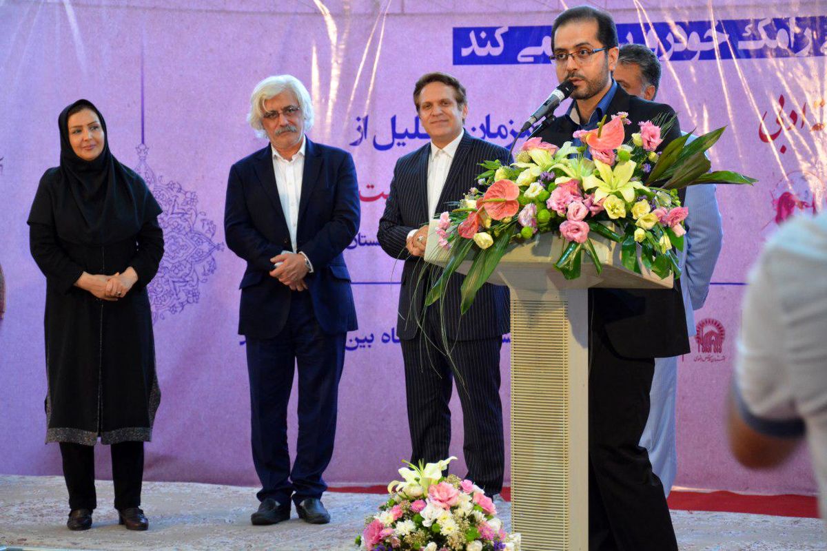 تجلیل از خانواده شهید صارمی به مناسبت روز خبرنگار توسط رامک خودرو