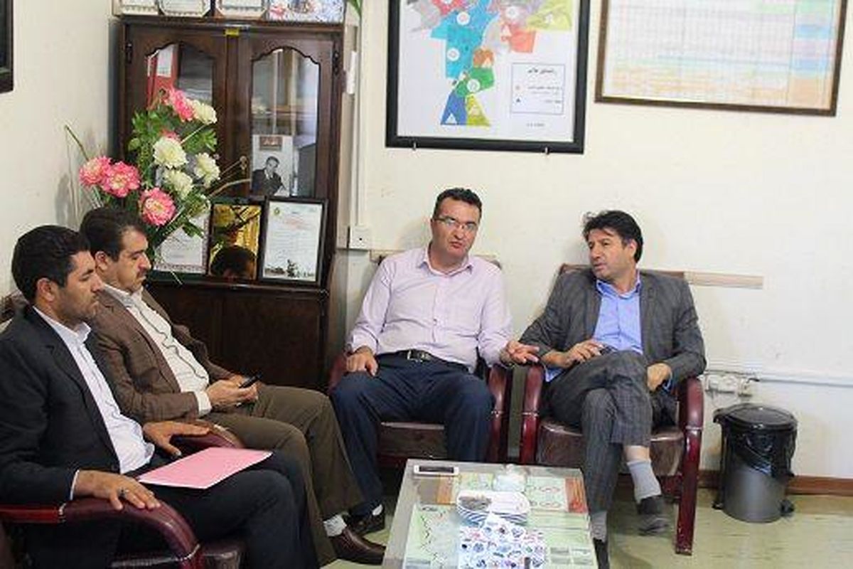بازدید سرزده فرماندار مهاباد از شبکه بهداشت و درمان این شهرستان